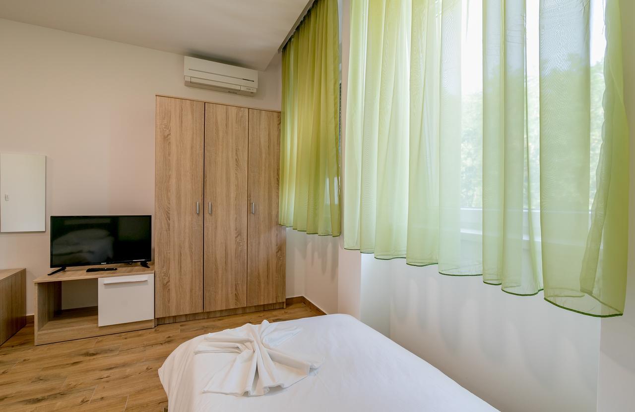Luka Apartment *